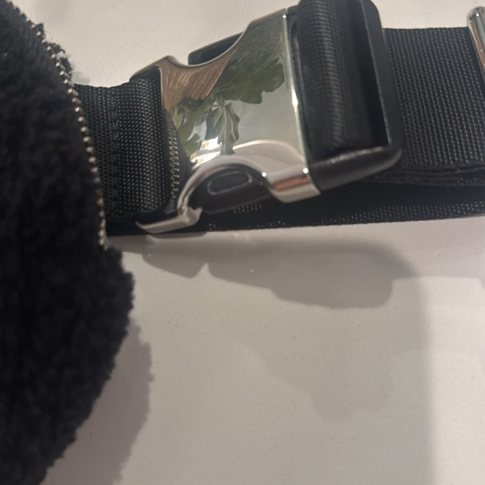Lululemon Black Fleece Belt Bag - Picture 2 of 3
